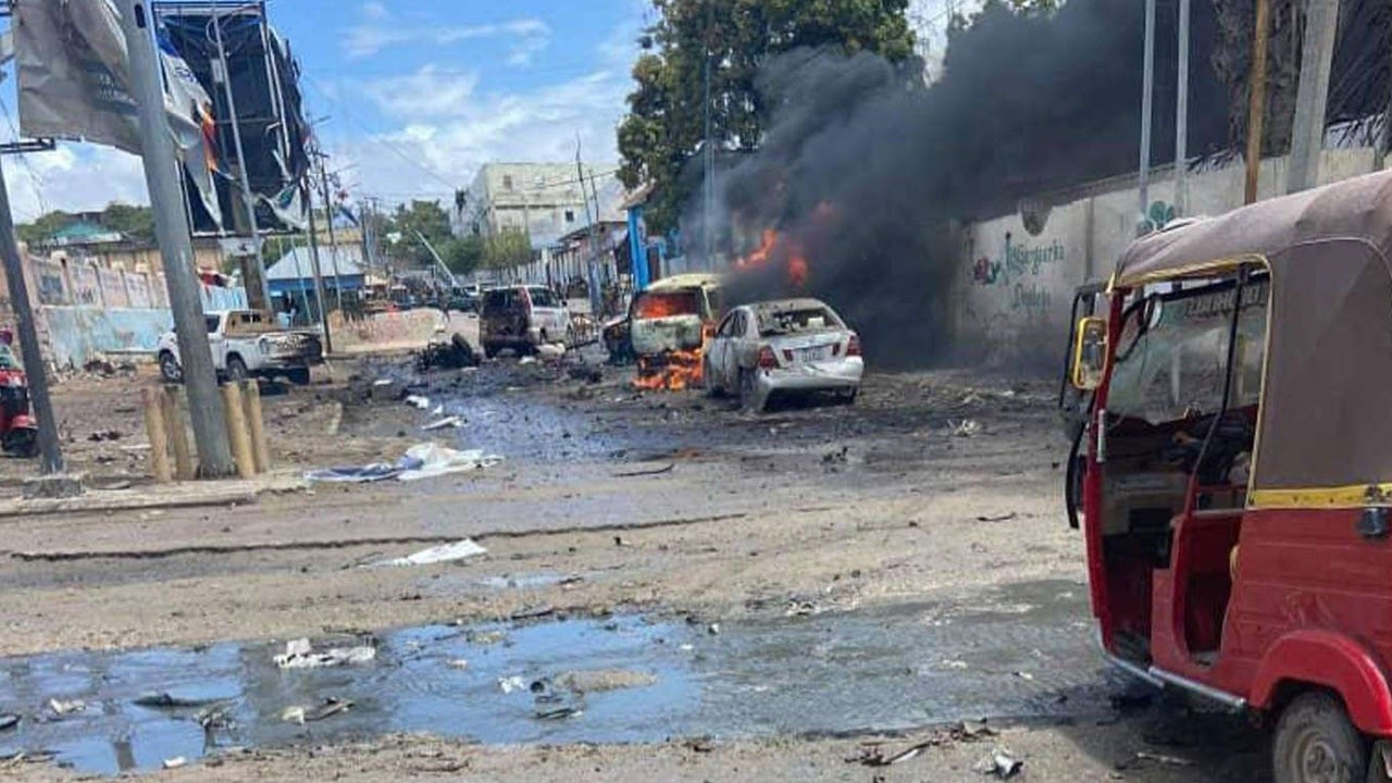 Somali&#039;de Cumhurbaşkanlığı Sarayı yakınında bombalı saldırı: 7 ölü 8 yaralı