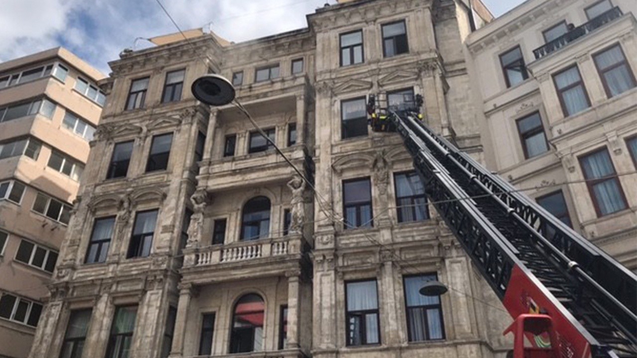 Son dakika! Beyoğlu&#039;nda korkutan yangın