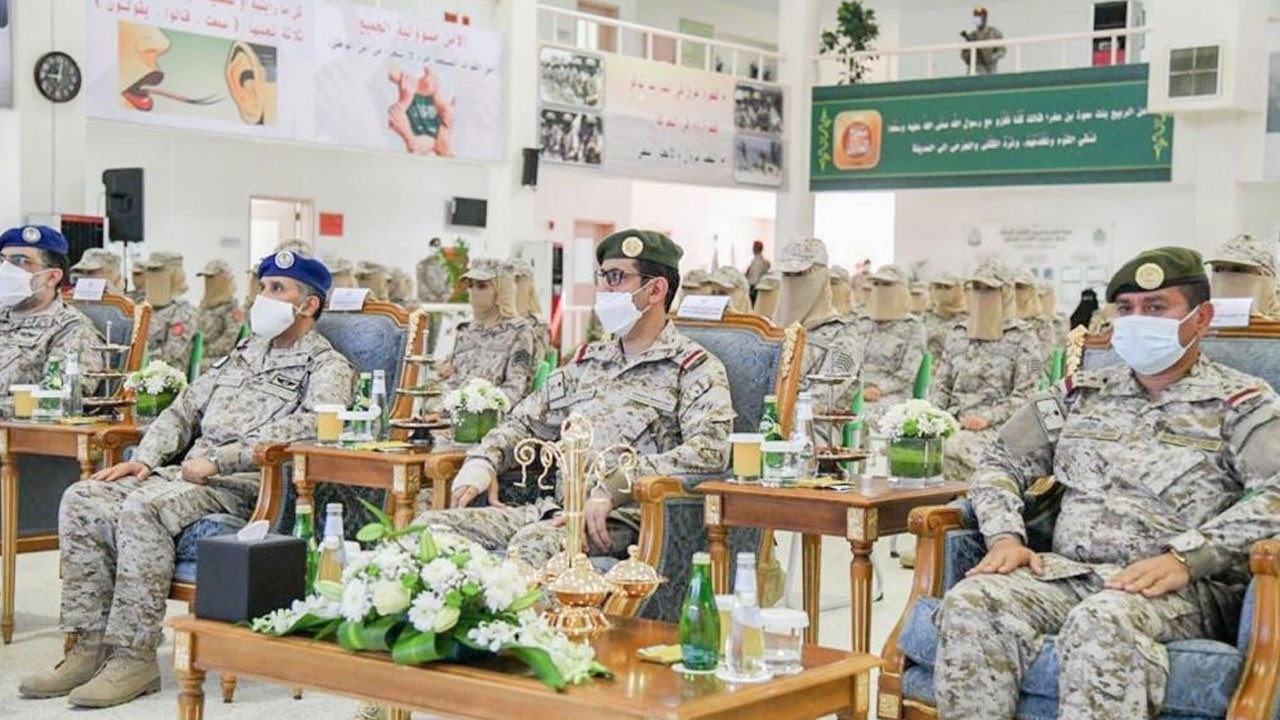 Suudi Arabistan&#039;da bir ilk: Kadın askerler mezun oldu