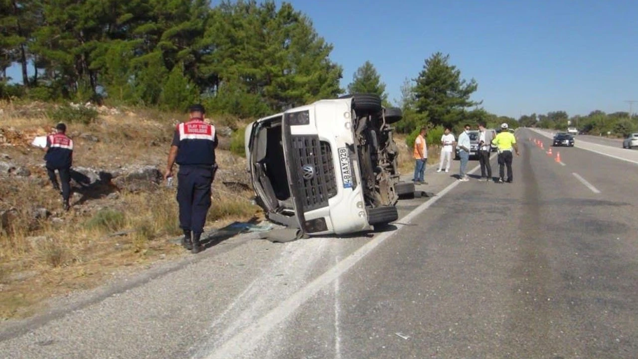 Tur otobüsü şoförü kalp krizi geçirdi: 1 ölü, 49 yaralı