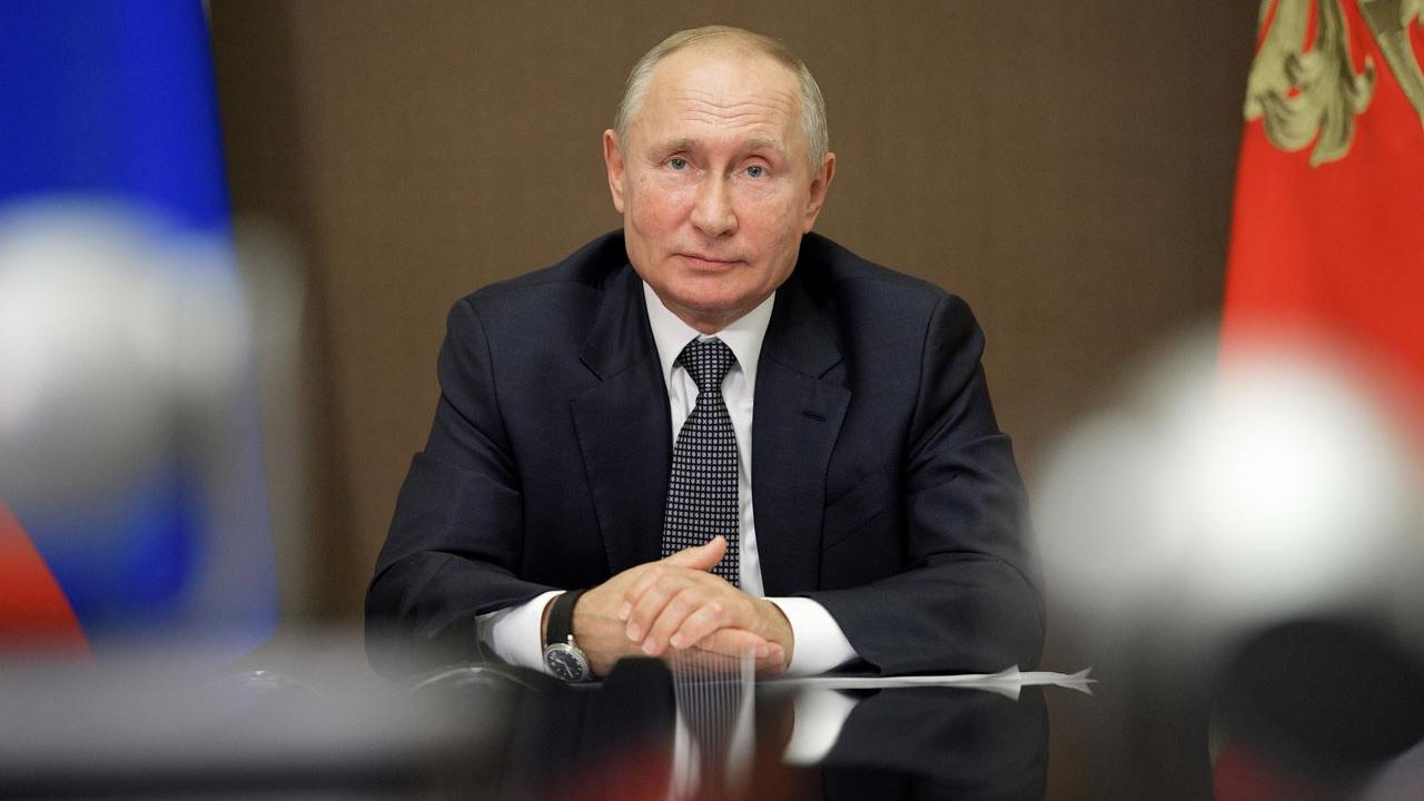 Vladimir Putin&#039;in partisi Rusya&#039;da zafer ilan etti