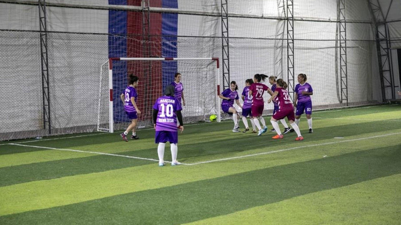 &#039;Kadınlar futboldan anlamaz&#039; diyenlere inat sahanın tozunu attırdılar