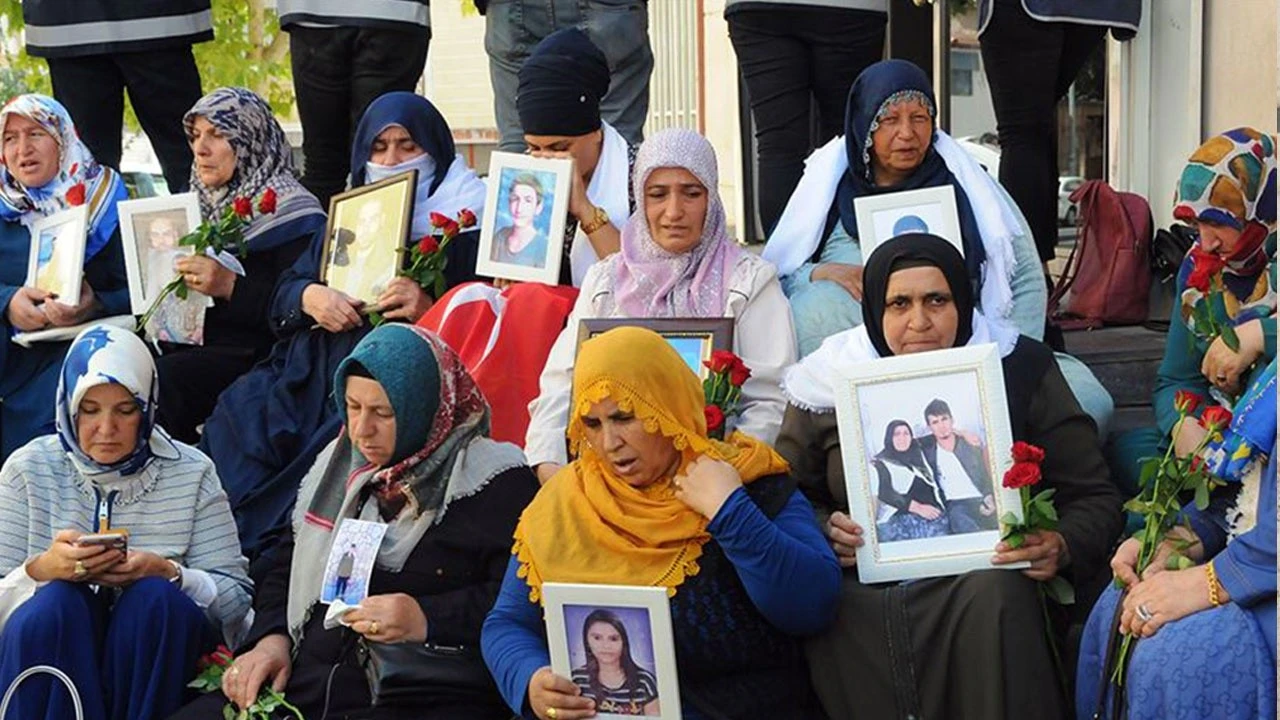 28 yıl önce dağa kaçırılmıştı!  Diyarbakır annelerine bir aile daha katıldı!