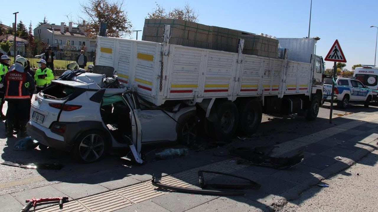 Ankara&#039;da feci kaza kamerada: Genç doktor hayatını kaybetti