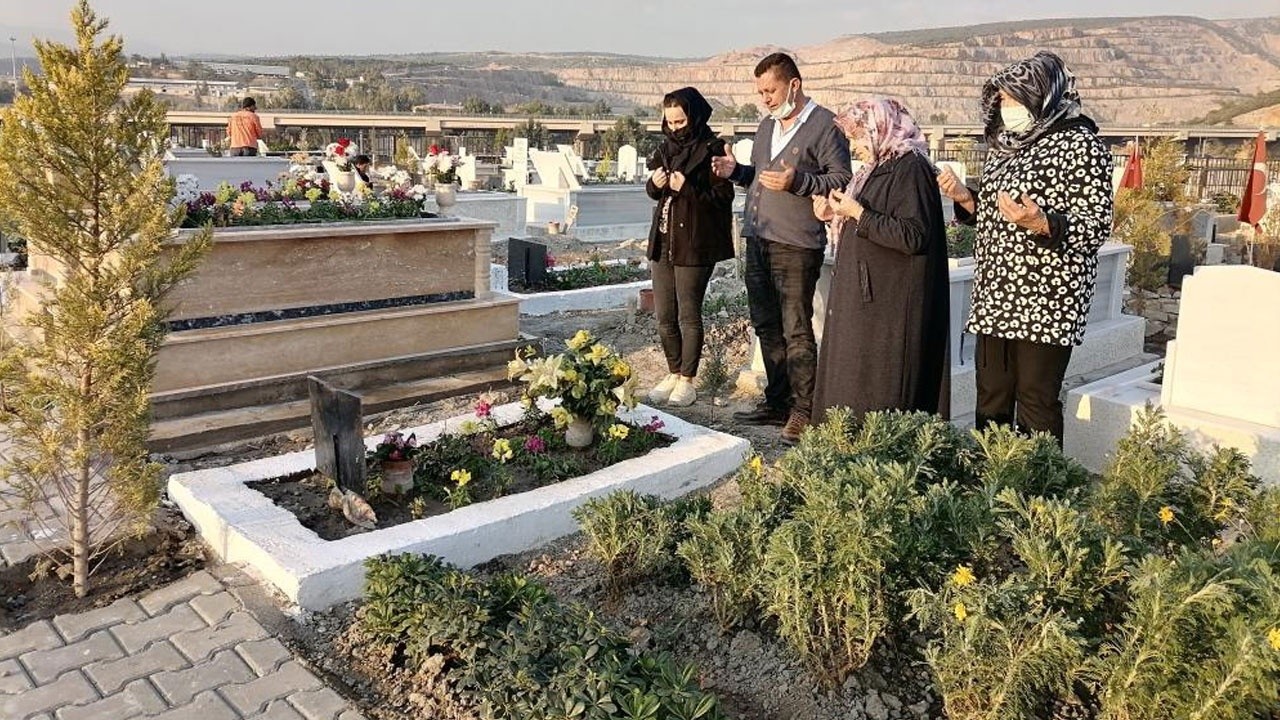 Ayda&#039;nın annesinin mezarına bırakılan not duygulandırdı