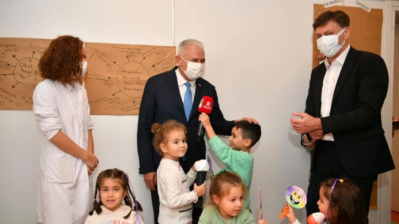 Binali Yıldırım'dan anaokulu öğrencisine güldüren cevap