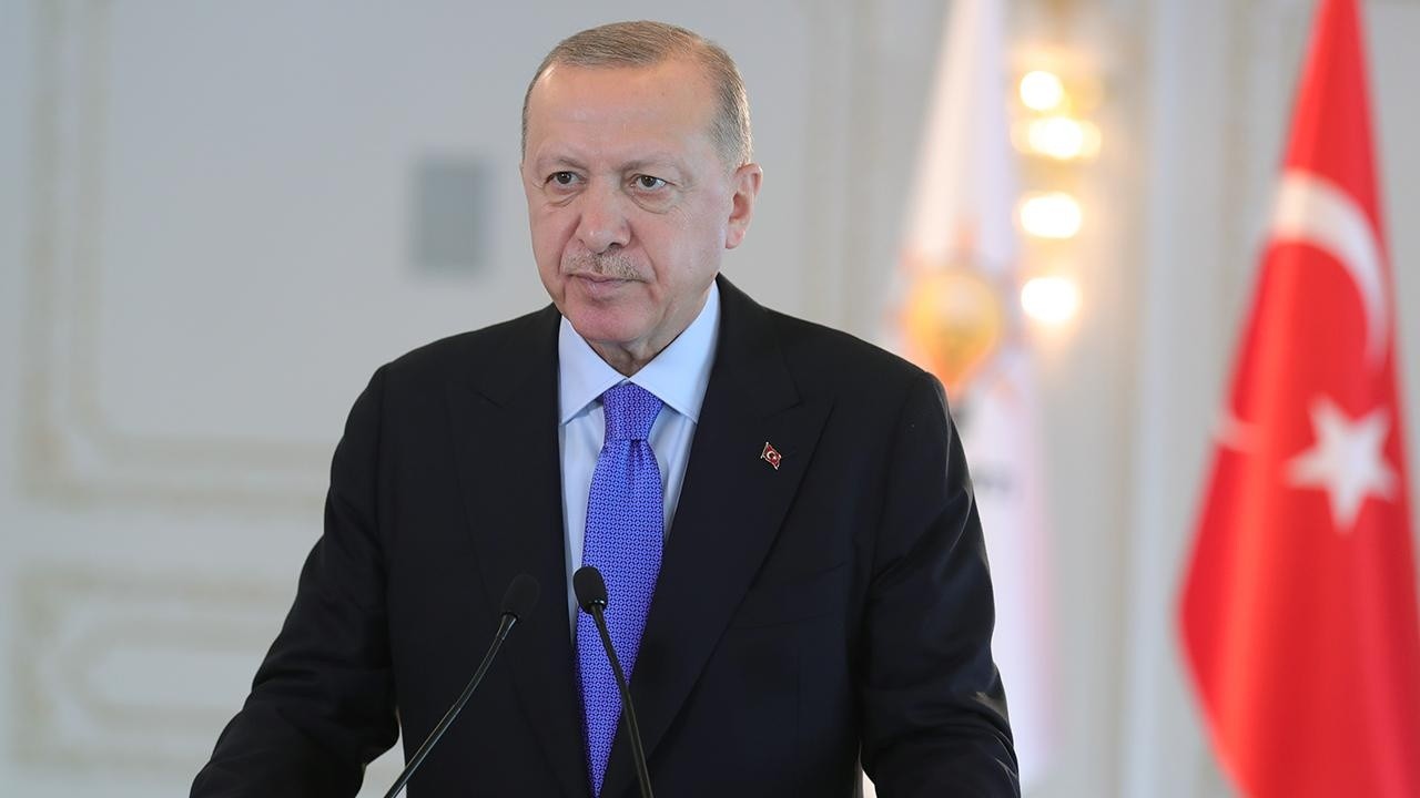 Cumhurbaşkanı Erdoğan AK Partili gençlere seslendi: Durmak yok yola devam!