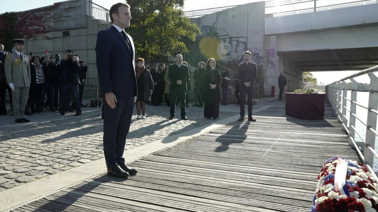 Macron yüzlerce Cezayirlinin öldürüldüğü katliamın anma törenine katıldı