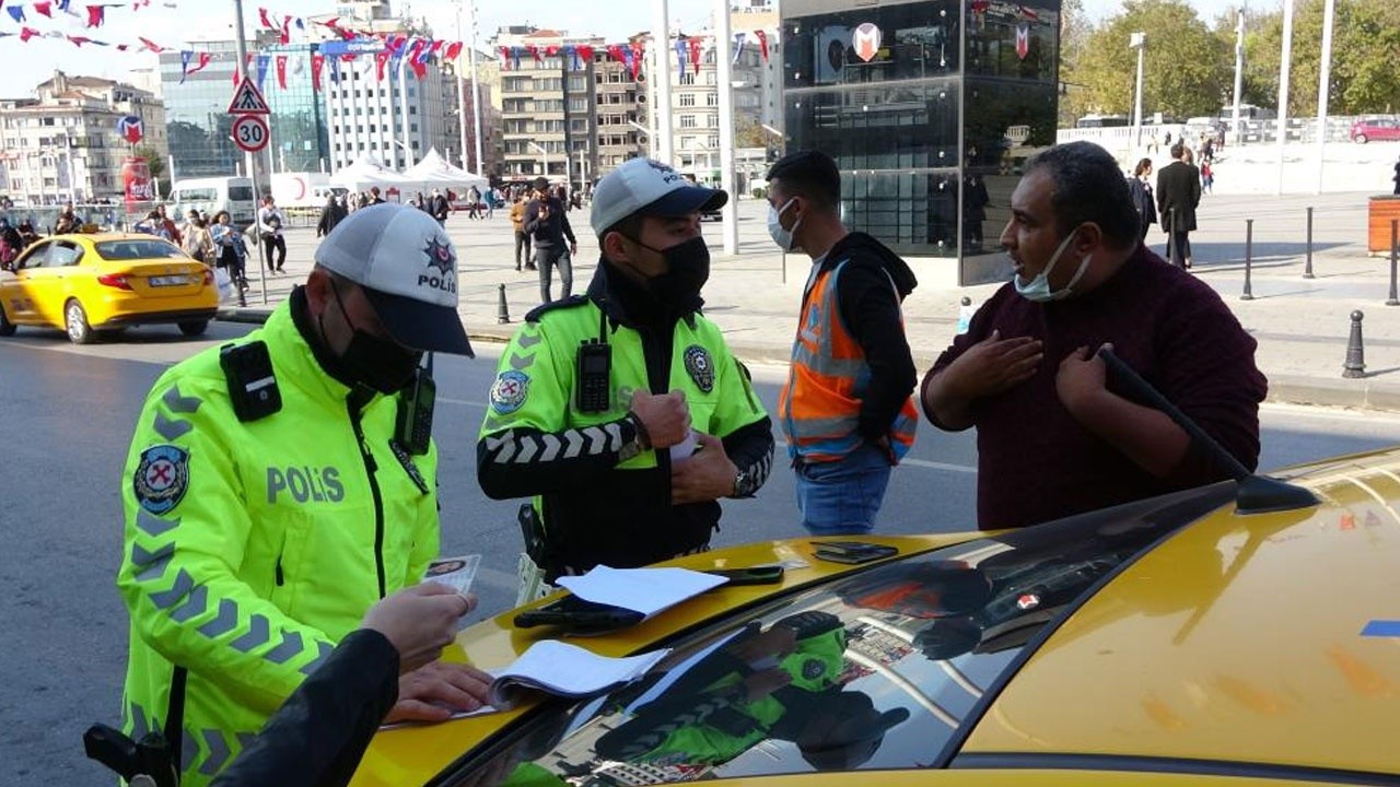 Denetime takılan taksi şoförleri polislere tepki gösterdi