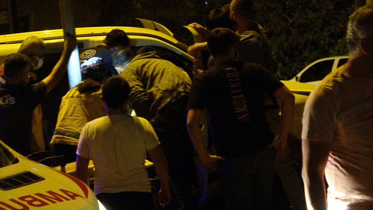 Devriye gezen polis ekipleri kaza yaptı