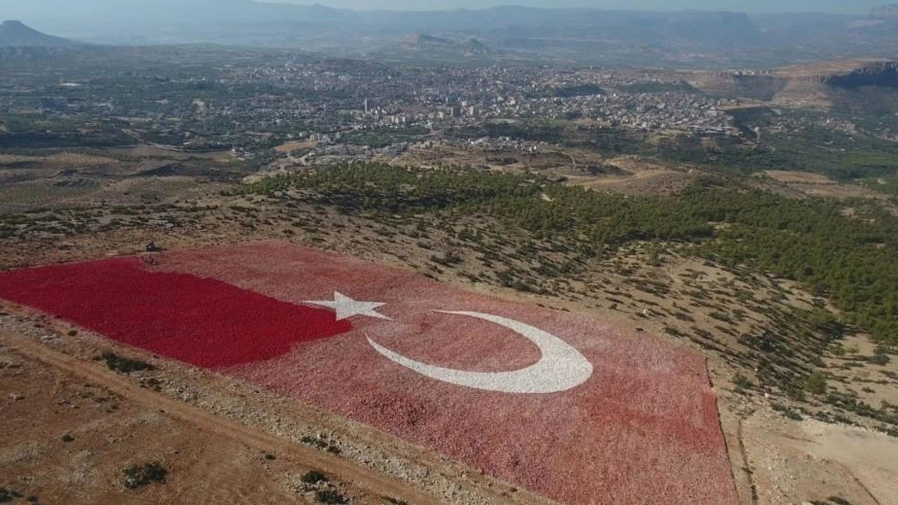 Dünyanın en büyük bayrağı Ekim ayında &#039;kırmızı&#039; olacak