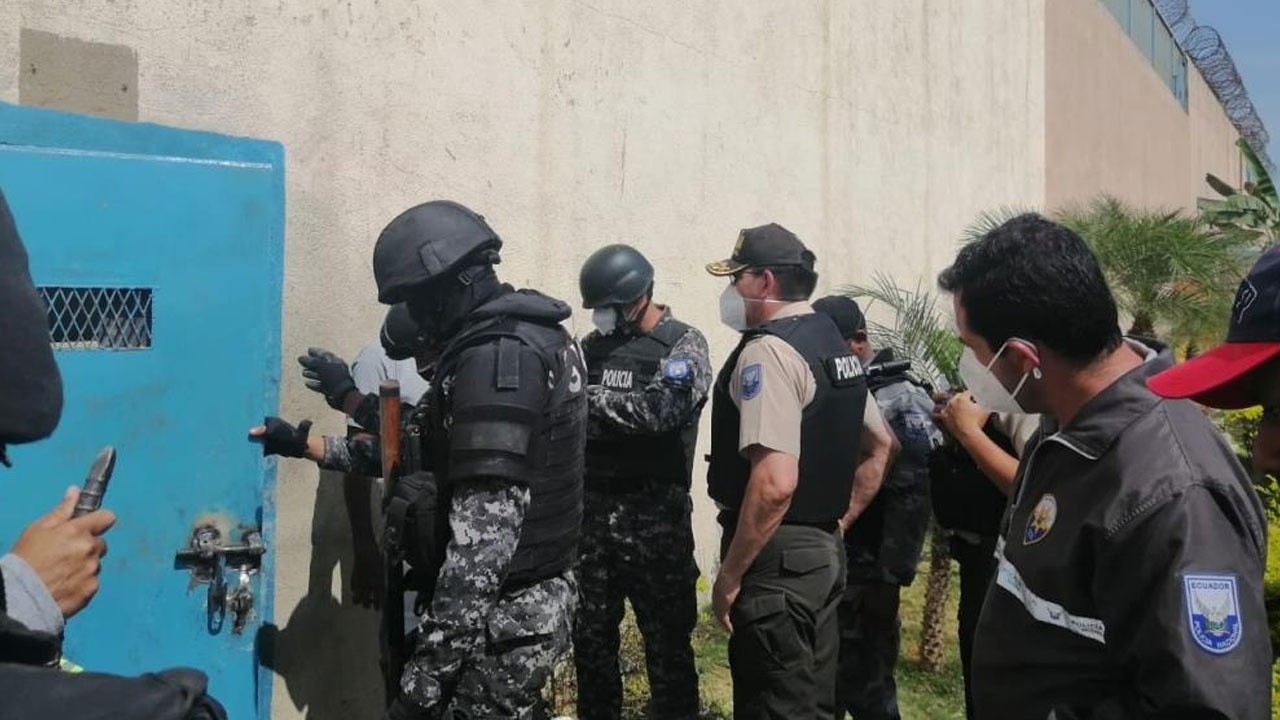 Ekvador’da cezaevlerinde şiddet: Mahkumlar polise ateş açtı