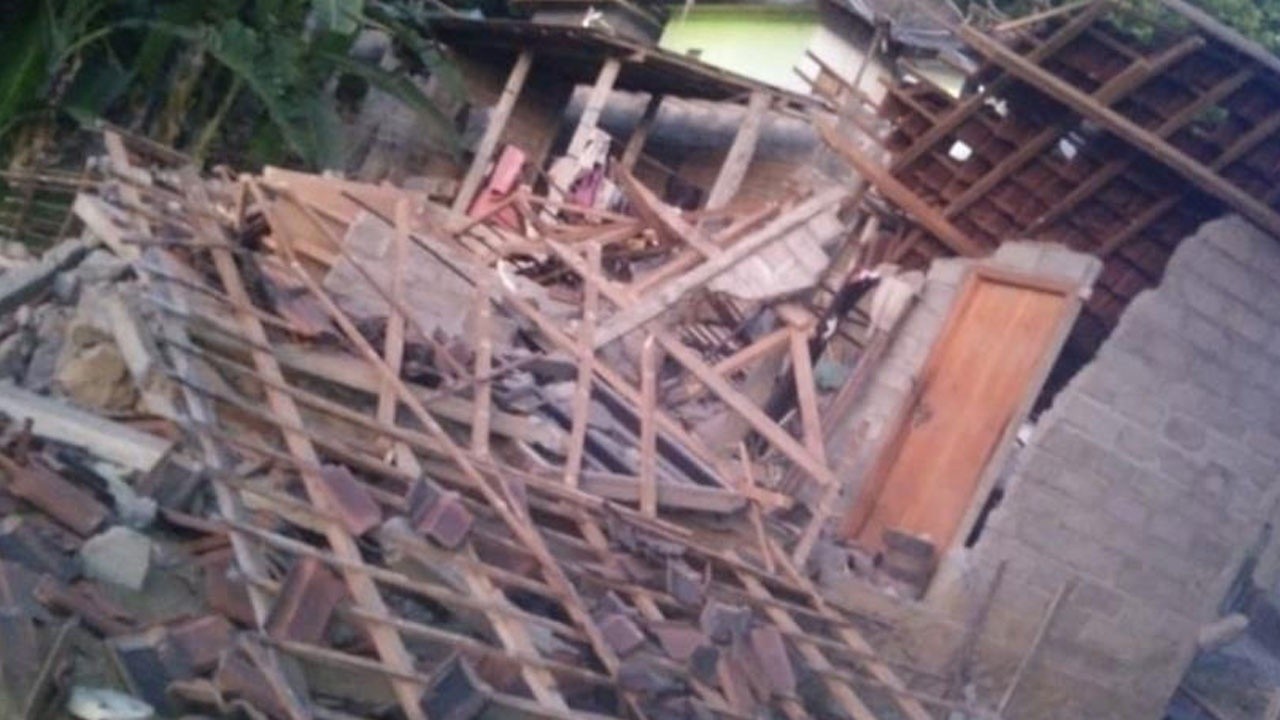 Endonezya&#039;da deprem: 3 ölü, 7 yaralı