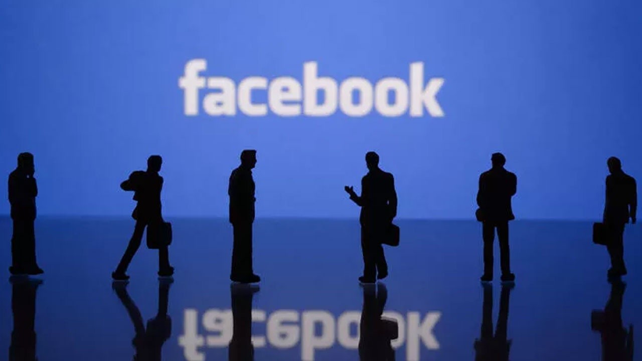 Facebook cirosunu yüzde 35 artırdı, ancak beklentileri yakalayamadı