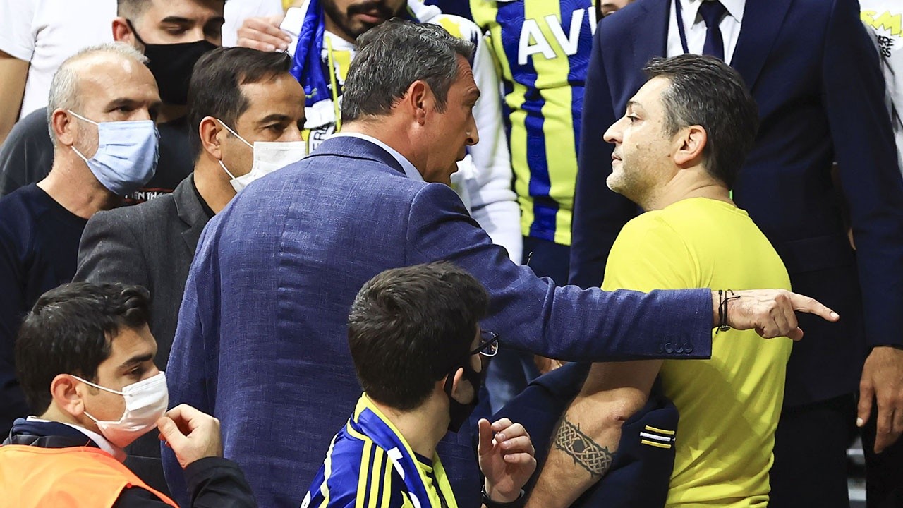 Fenerbahçe Beko son saniye basketiyle yenildi: Ali Koç taraftarlarla tartıştı