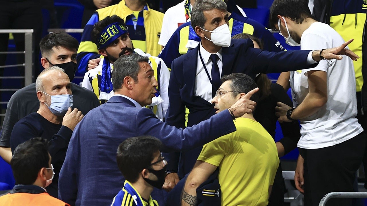 Fenerbahçe yenildi, Ali Koç taraftarla tartıştı