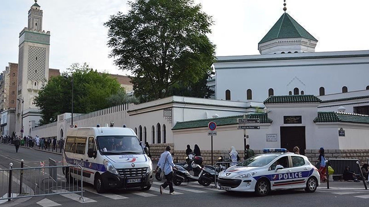 Fransa’da İslam düşmanlığı: 7 camiyi daha kapatacaklar