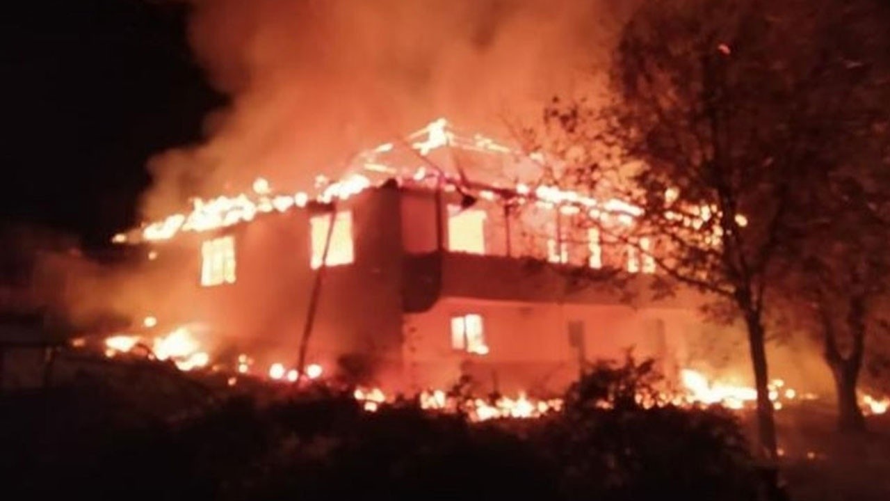 Gizlice girdiği evde yanarak hayatını kaybetti