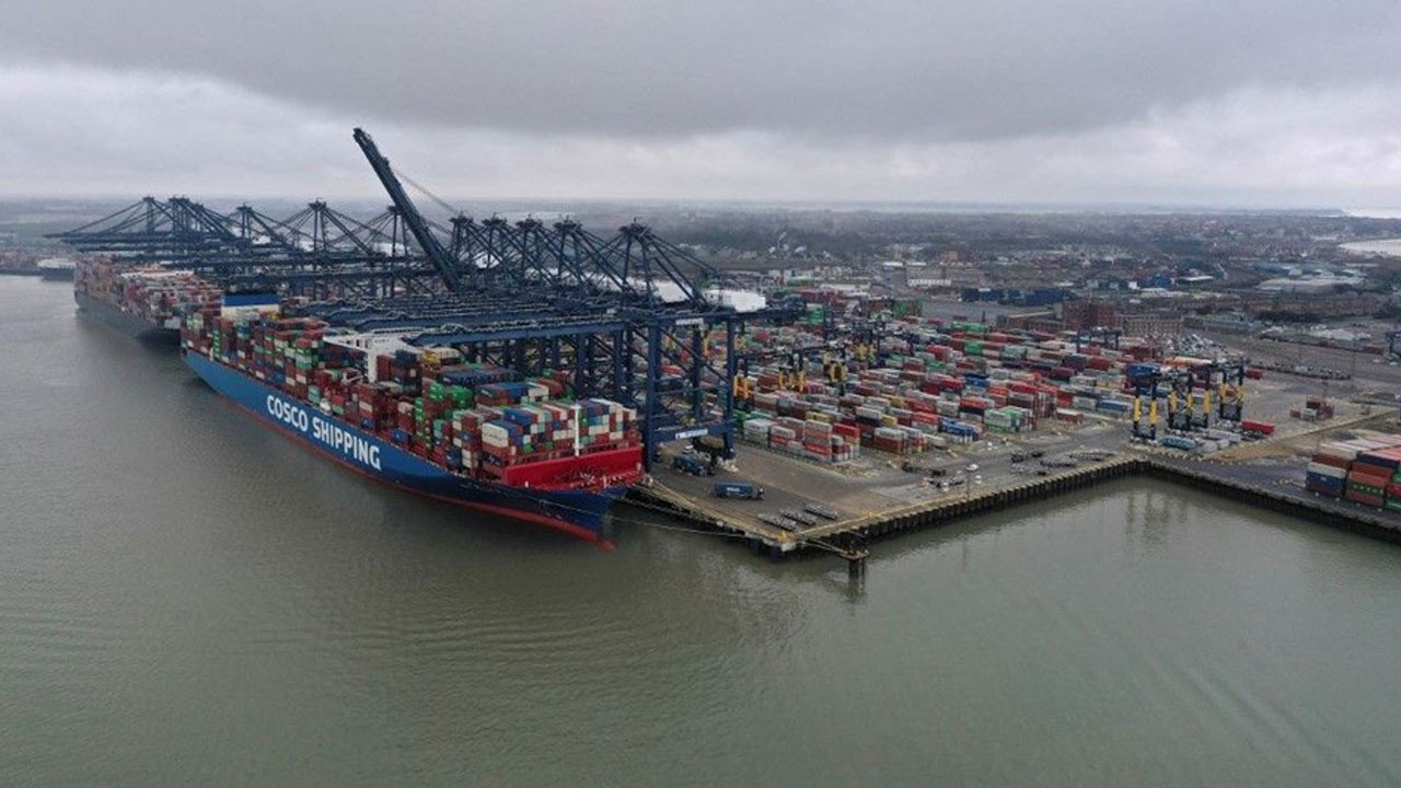 İngiltere&#039;deki krizde domino etkisi: Limanlar konteynerla doldu
