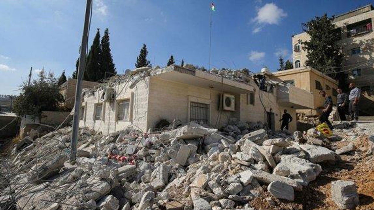 İsrail güçleri evlilik hazırlığındaki Filistinli gence evini yıktırdı