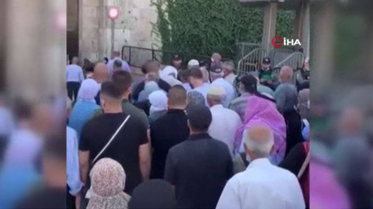 İsrail polisi Filistinlilerin Mescid-i Aksa&#039;ya girişini engelledi