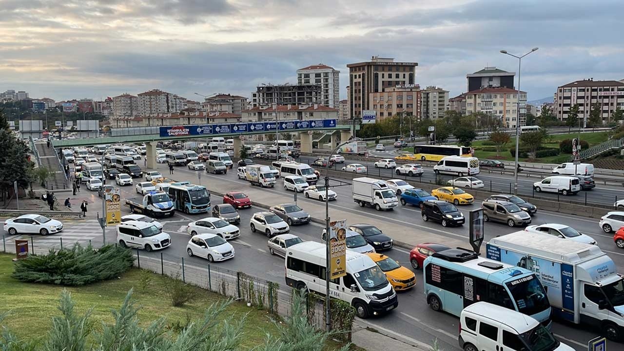 İstanbul&#039;da sabah saatlerinde trafik yoğunluğu