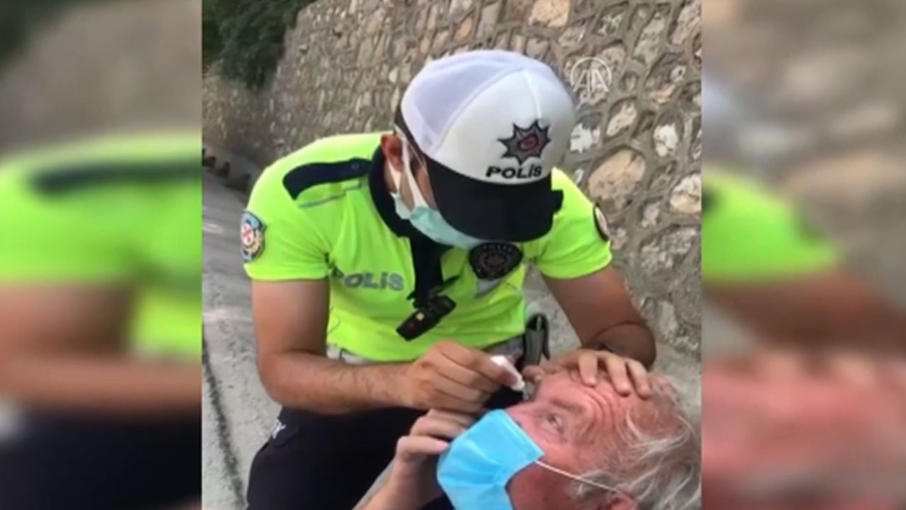 İşte Türk Polisi... Tır şoförünün damlasını damlattı