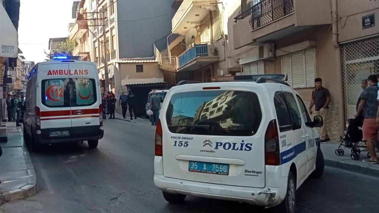 İzmir&#039;de vahşet! Kız arkadaşını defalarca bıçaklayıp intihar etti