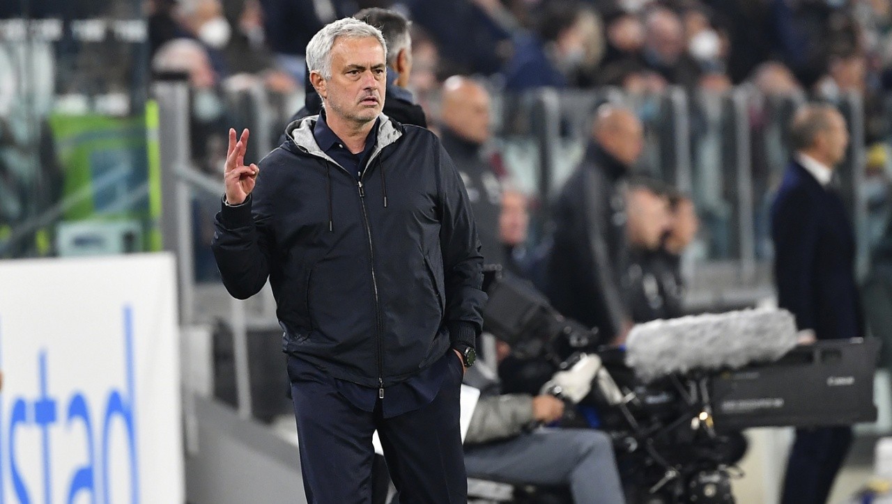 Jose Mourinho, 6-1&#039;lik yenilginin faturasını futbolculara kesti!