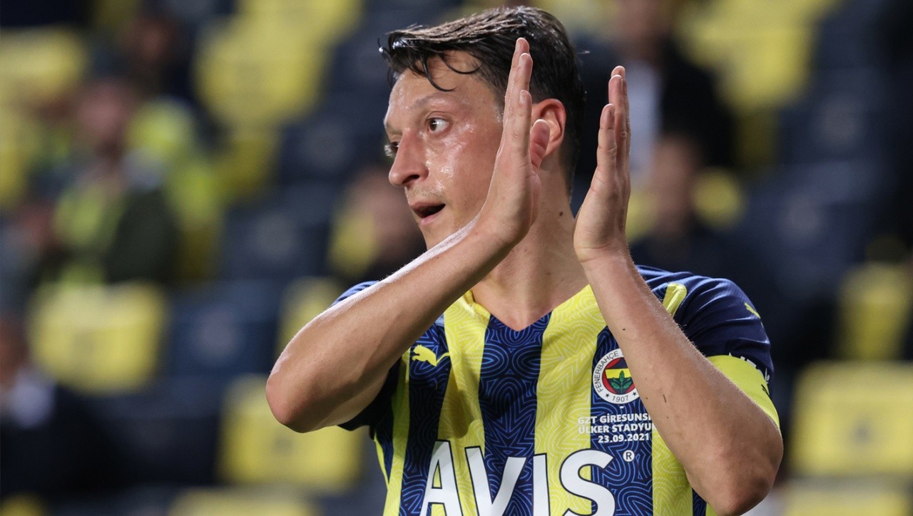 Mesut Özil&#039;den İngiltere&#039;de Güney Asyalılar için futbol okulu kurdu