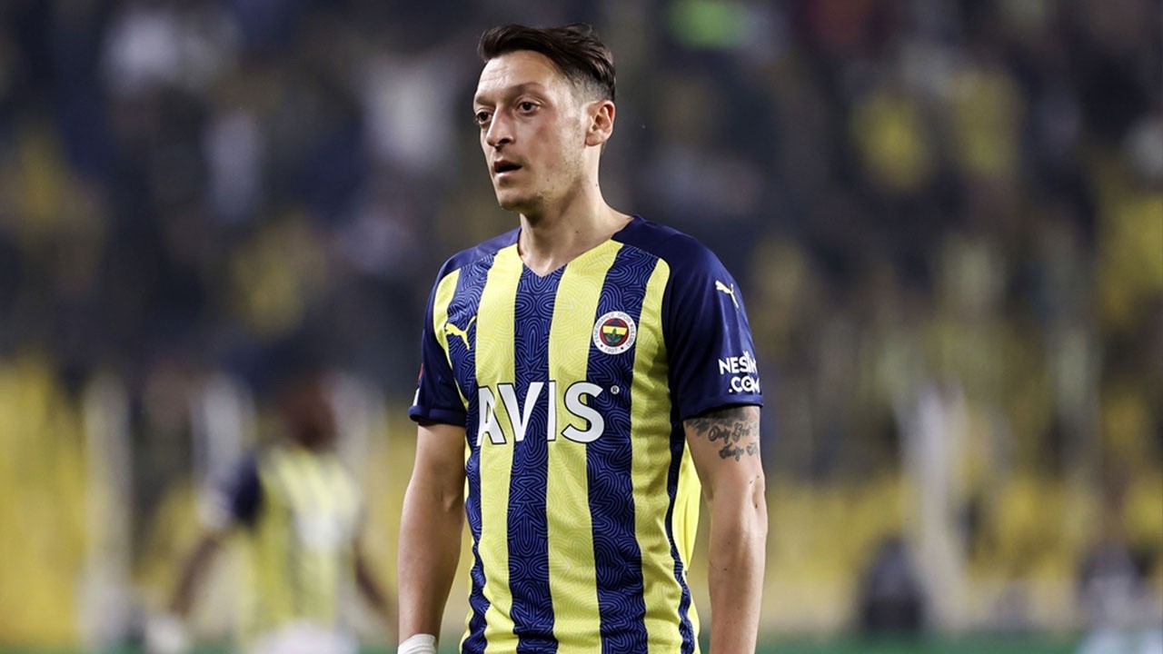 Mesut Özil, Royal Antwerp maçındaki tepkisine açıklık getirdi