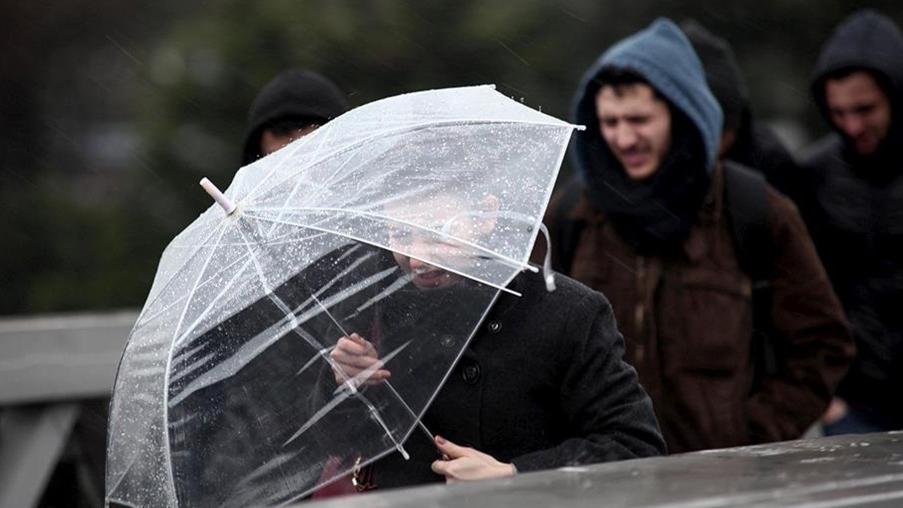 Meteoroloji&#039;den şiddetli yağış uyarısı! Su baskınları, fırtına ve heyelana dikkat (5 Ekim hava durumu)