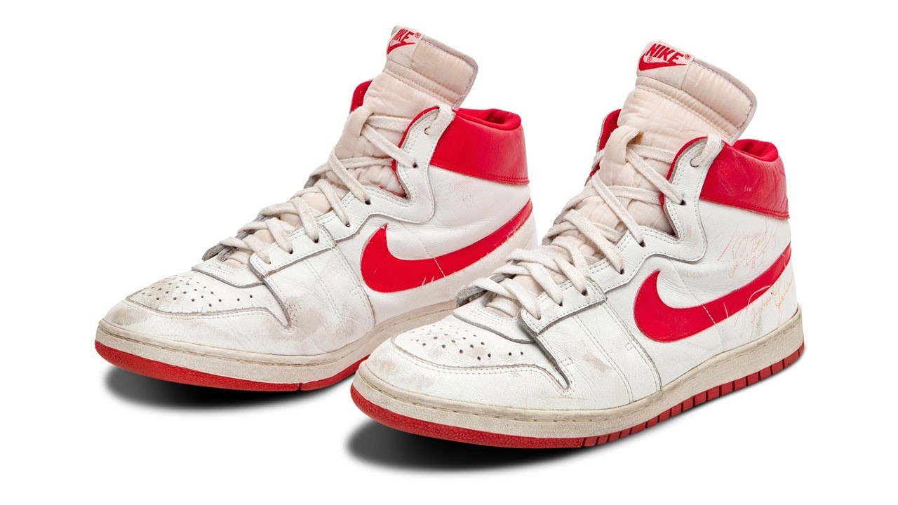 Michael Jordan&#039;ın ayakkabıları rekor fiyata satıldı