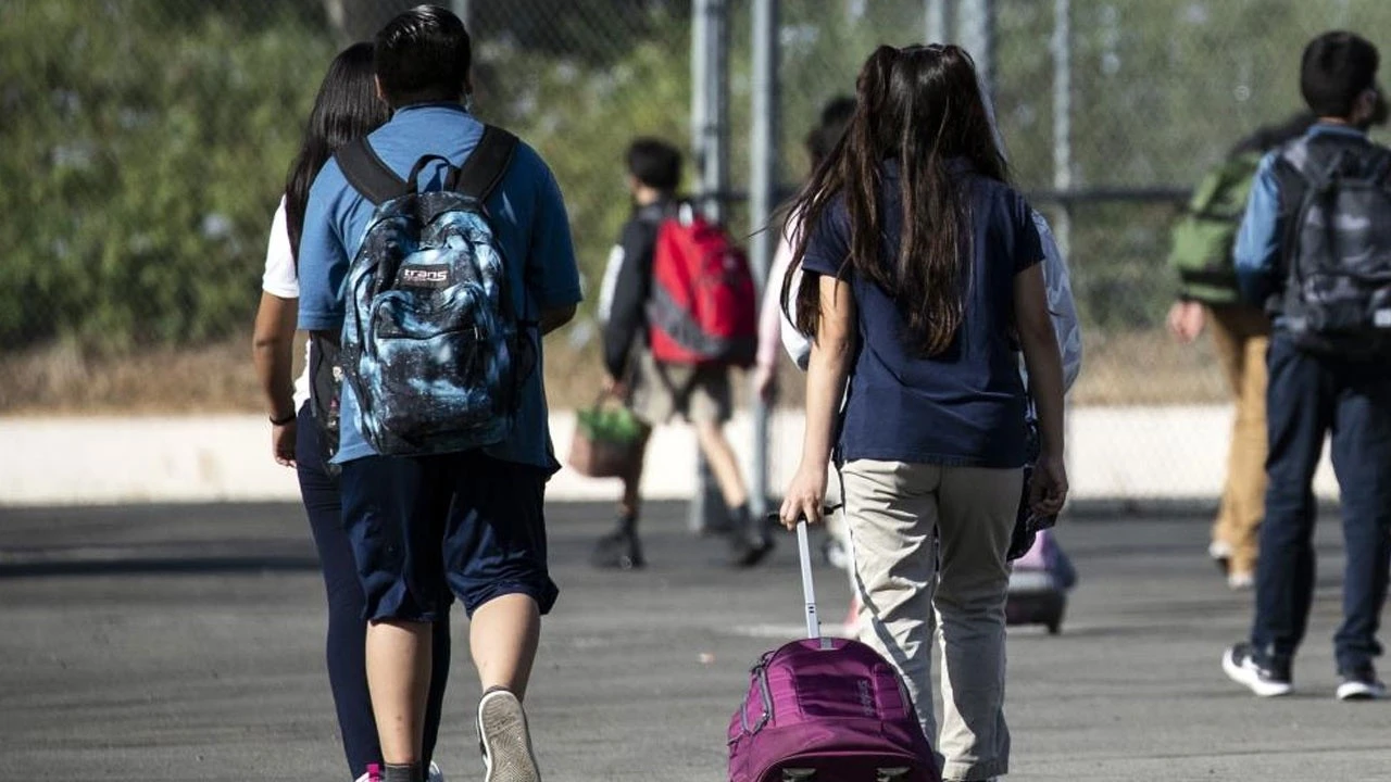 Öğrencilere aşı zorunluluğu getiren ilk eyalet: California