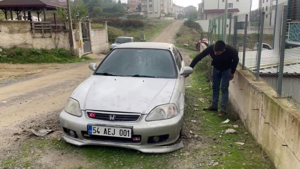 Sabah uyandığında aracını parçalanmış görünce şok oldu