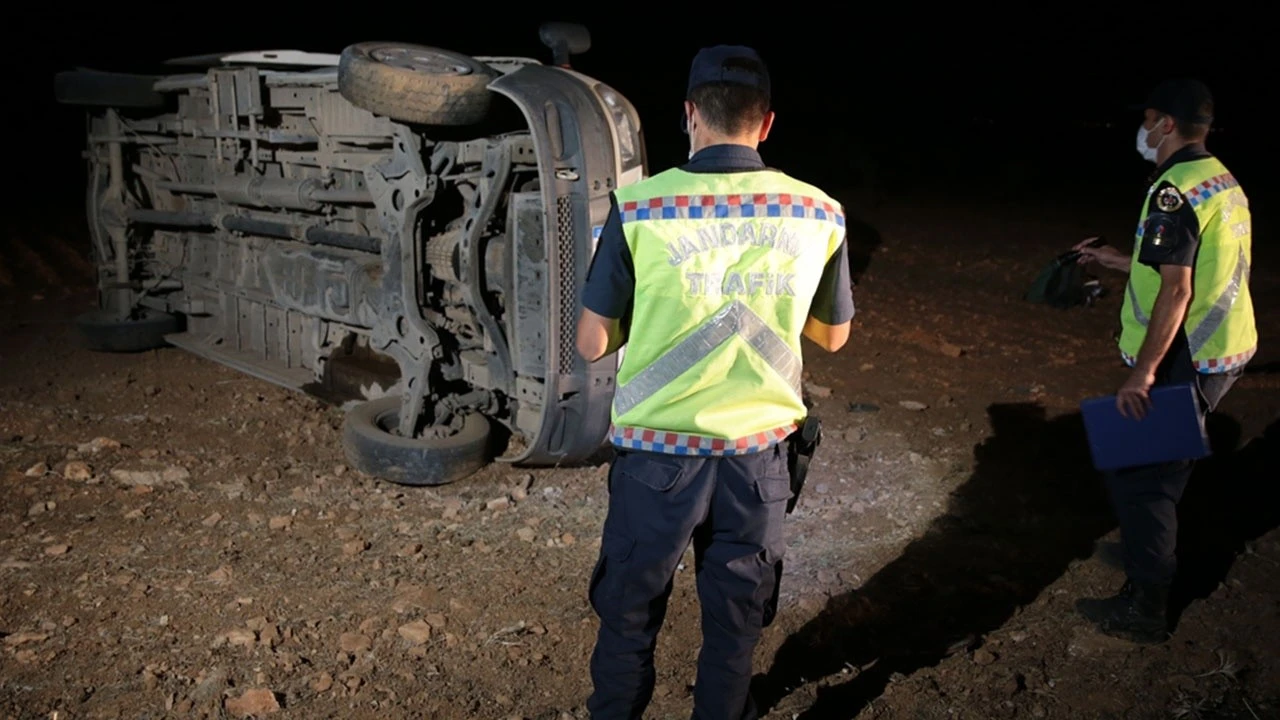 Şanlıurfa’da öğrenci servisi devrildi