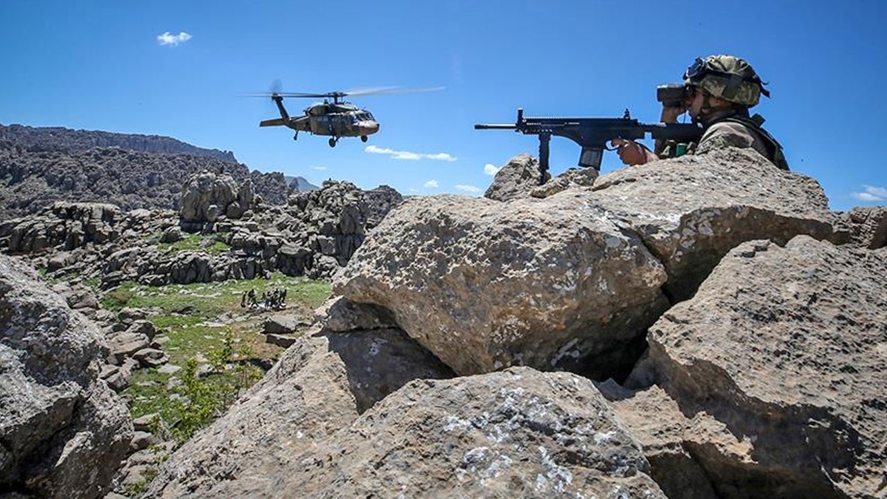 Son dakika! 13 PKK&#039;lı terörist inlerinde etkisiz hale getirildi