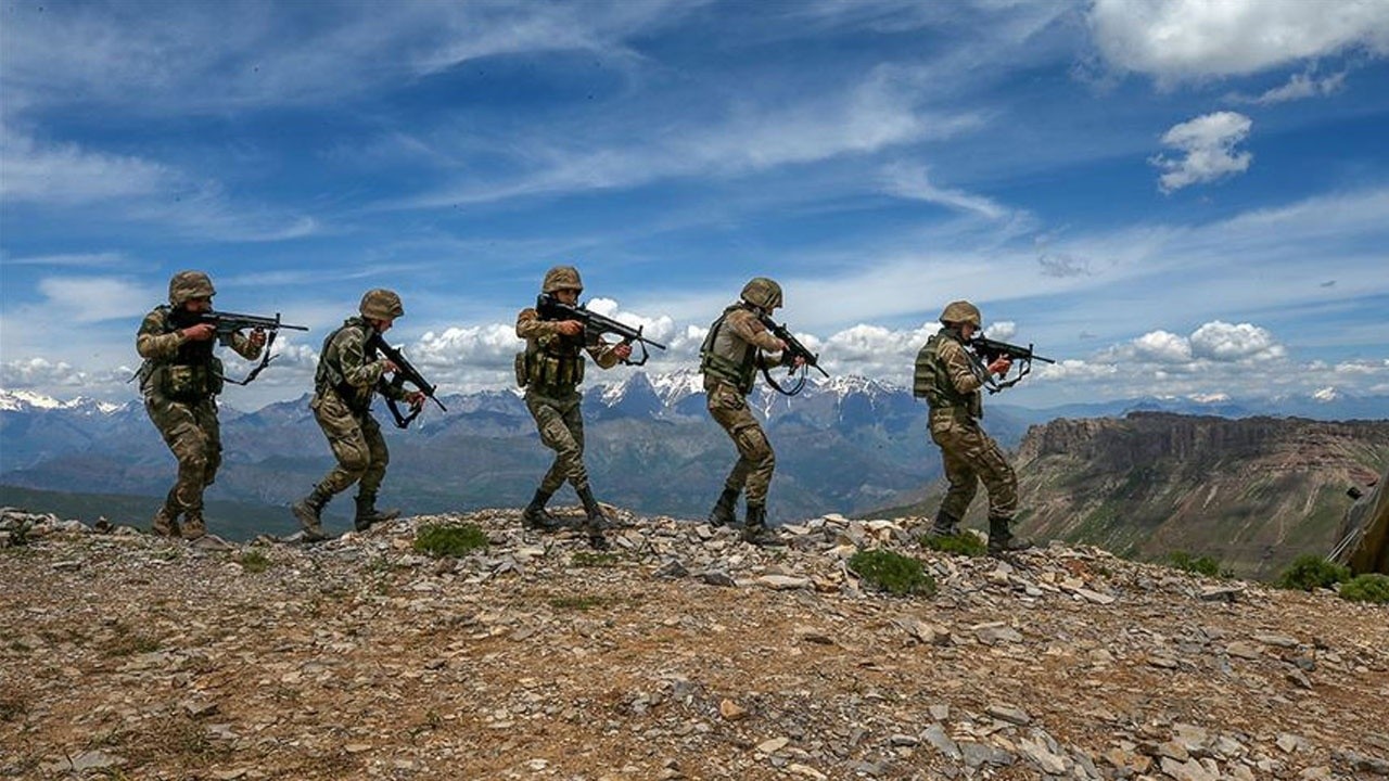 Son dakika! PKK&#039;ya darbe: 8 terörist öldürüldü