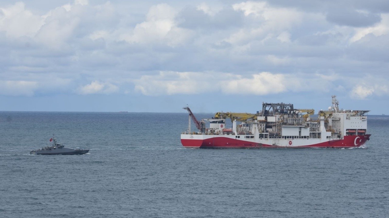 Son dakika! TCG TUZLA karakol botu ile Yavuz İstanbul Boğazı&#039;nda yan yana