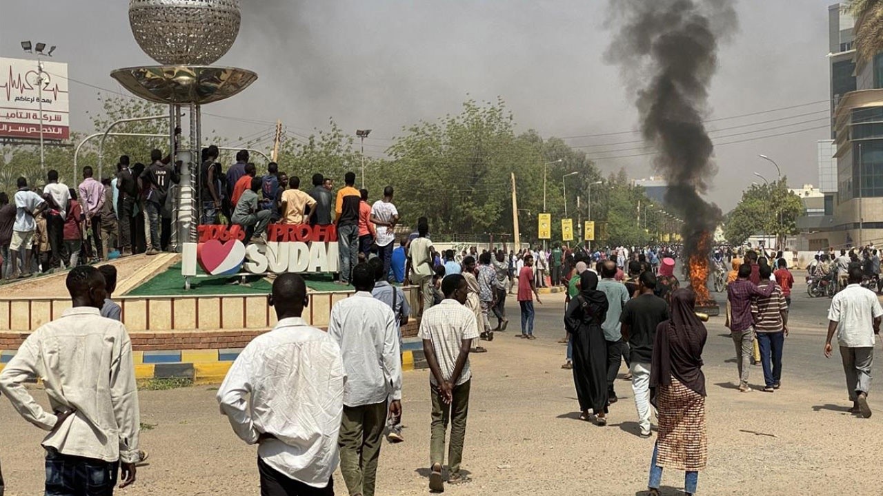 Sudan&#039;da darbe karşıtı halktan 7 kişi öldü 140 yaralı