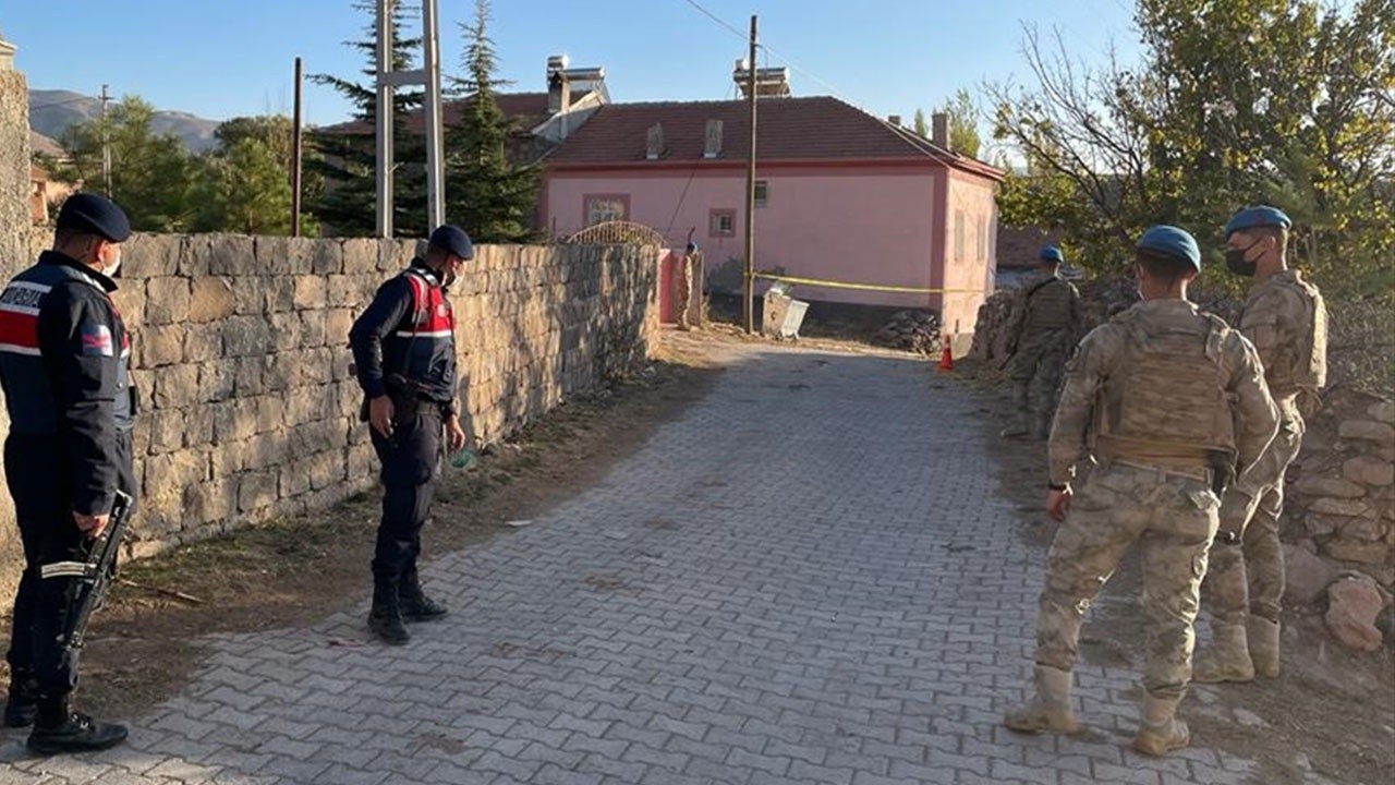 Taziye evinde arazi anlaşmazlığı nedeniyle 2 kardeş öldürüldü