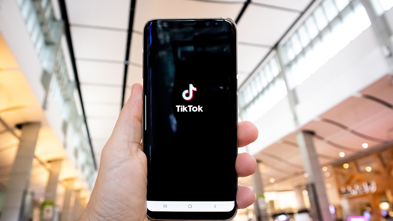 TikTok&#039;u kasıp kavuran &#039;öğretmenini tokatla&#039; challenge&#039;ı hastanelik etti