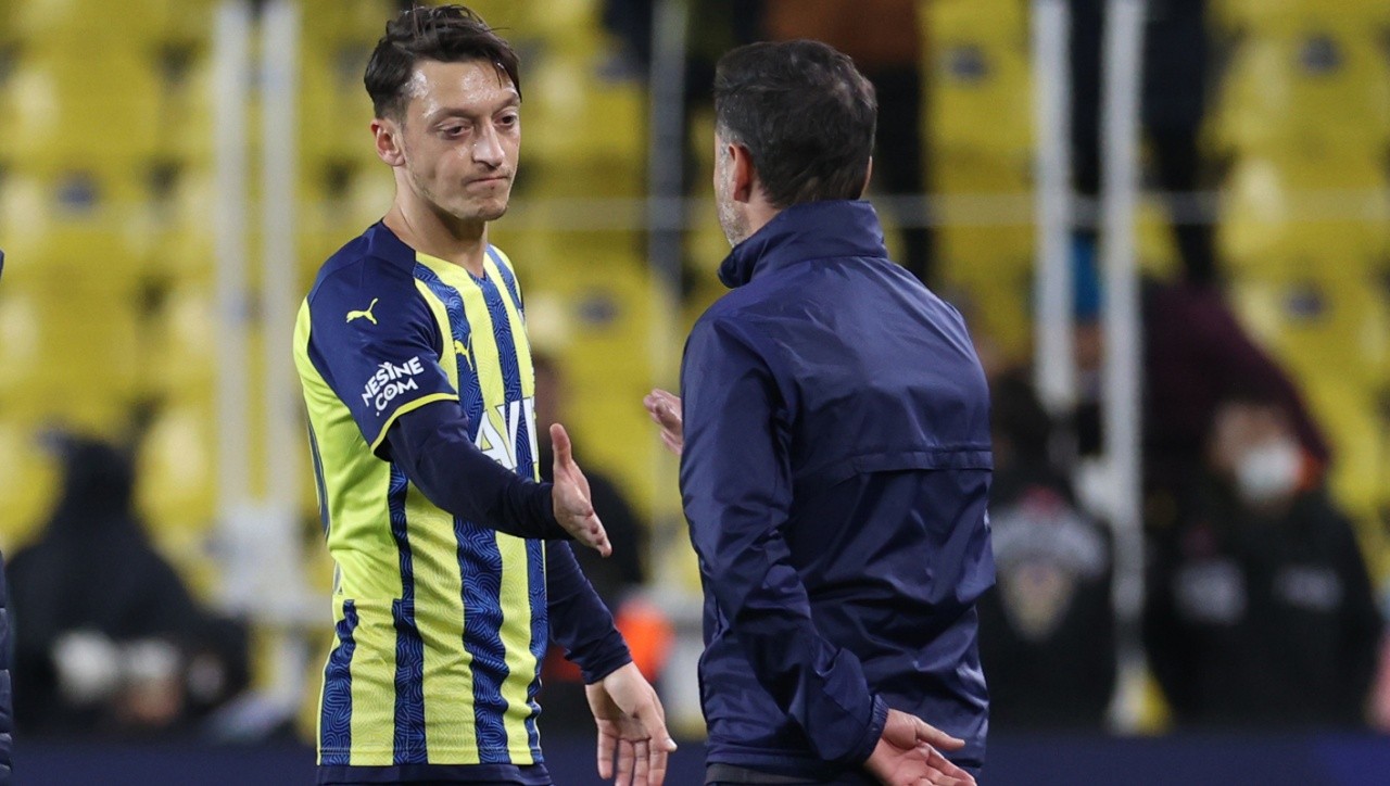 Fenerbahçe&#039;de sakatlık şoku! Mesut Özil...