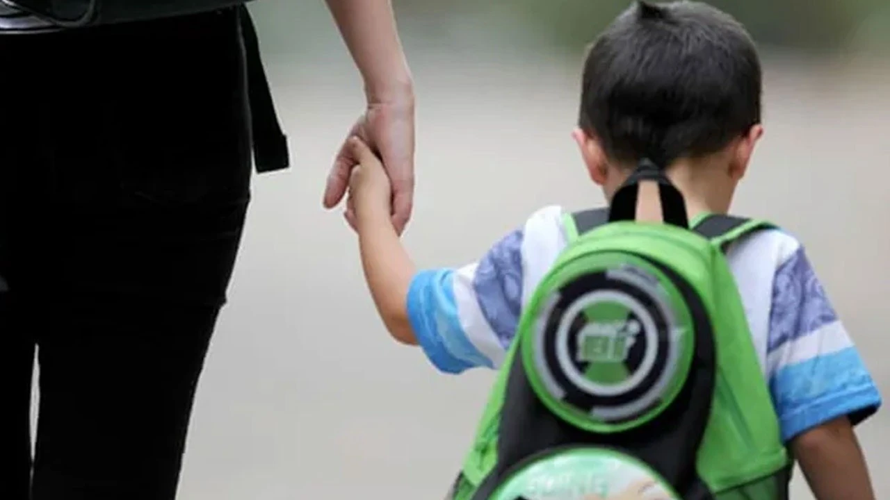 Aile Bakanlığı harekete geçti: Müfredata ‘koruyucu aile’ eklenecek