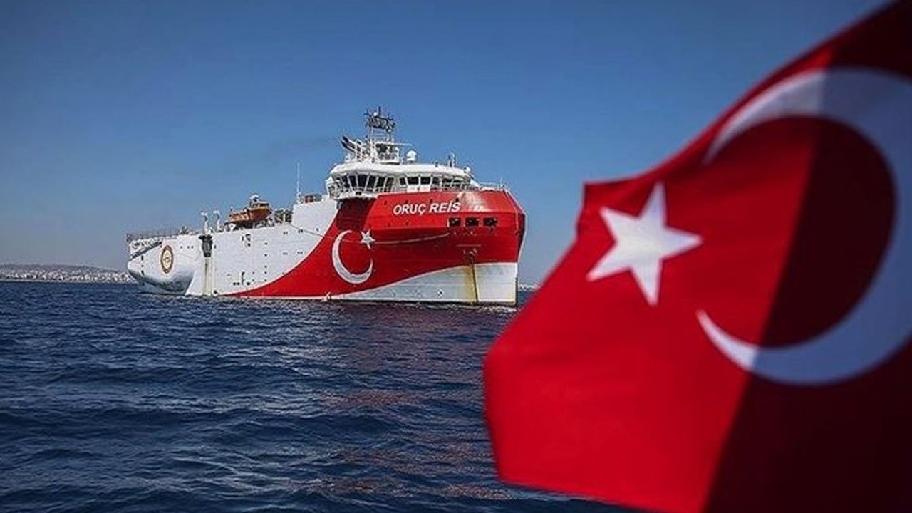 Bakan Dönmez: Türkiye 5 enerji gemisiyle denizlerde bayrağını dalgalandırıyor