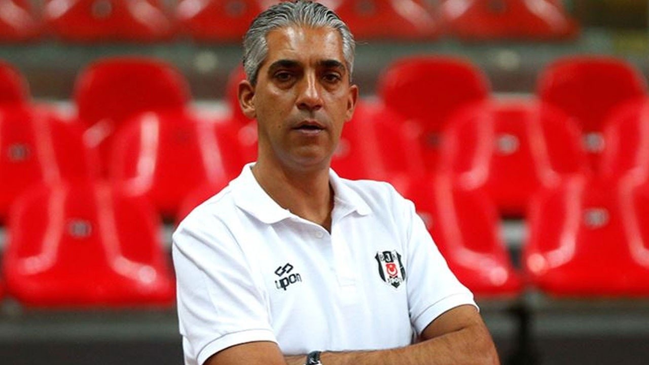 Beşiktaş&#039;ta Sergen&#039;in istifası beklenirken basket takımının koçu görevini bıraktı