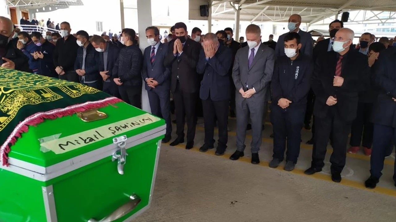 Bir hafta içerisinde babasını ve kardeşini korona kaybetti
