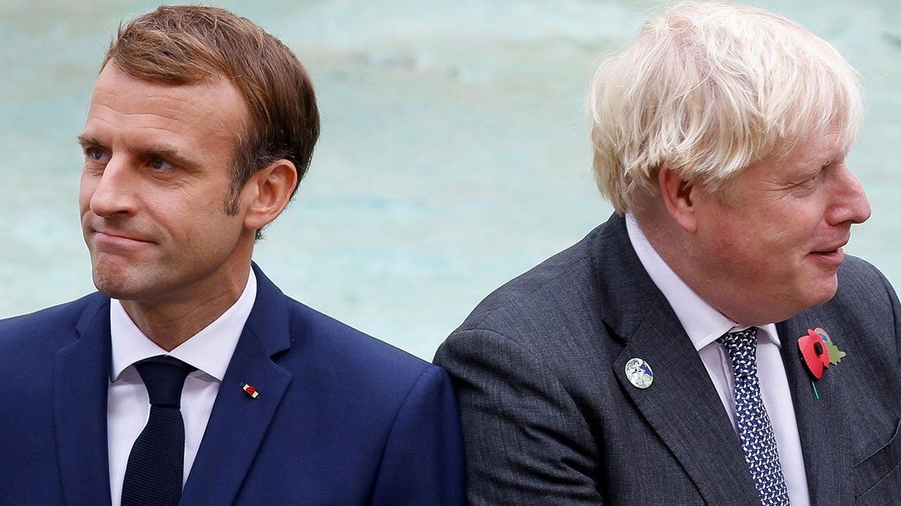 Boris Johnson&#039;ın sosyal medya mesajı Emmanuel Macron&#039;u kızdırdı