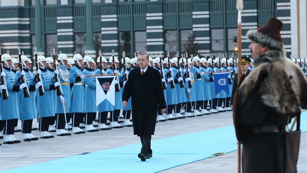 Cumhurbaşkanı Erdoğan&#039;dan &#039;dimdik ayaktayız&#039; mesajı