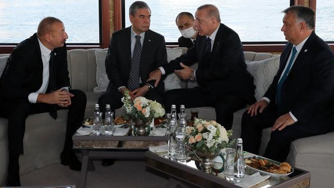 Cumhurbaşkanı Erdoğan ile konsey üyesi liderler Demokrasi Adası&#039;nda